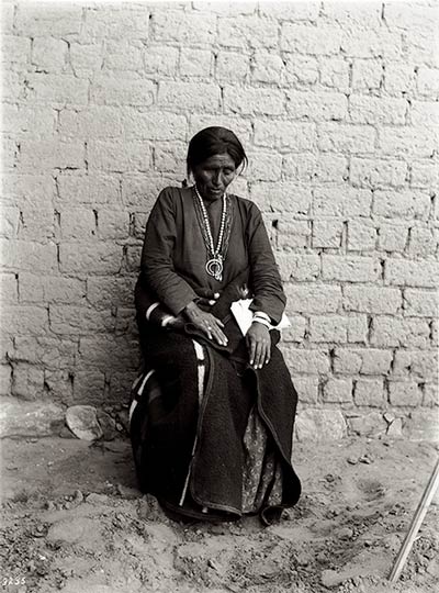 Manuelito's blind daughter